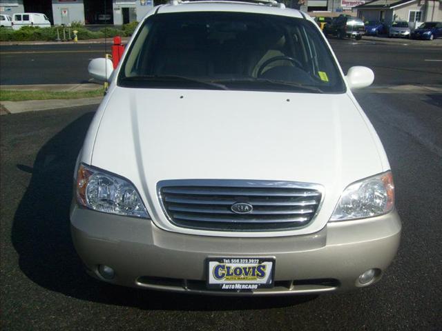 Kia Sedona SL Pickup 4D 6 1/2 Ft MiniVan