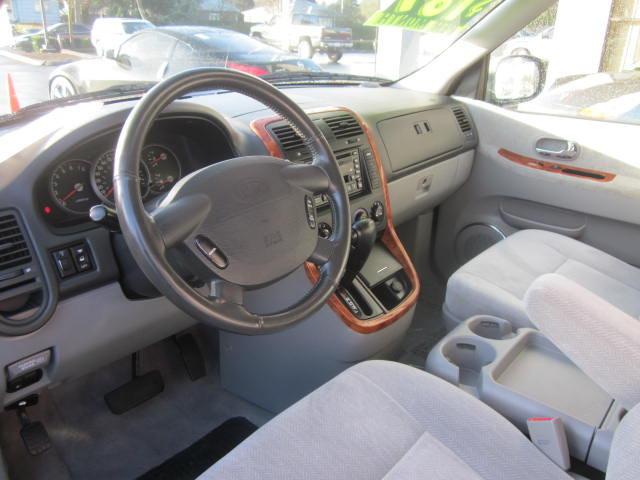 Kia Sedona 2004 photo 2