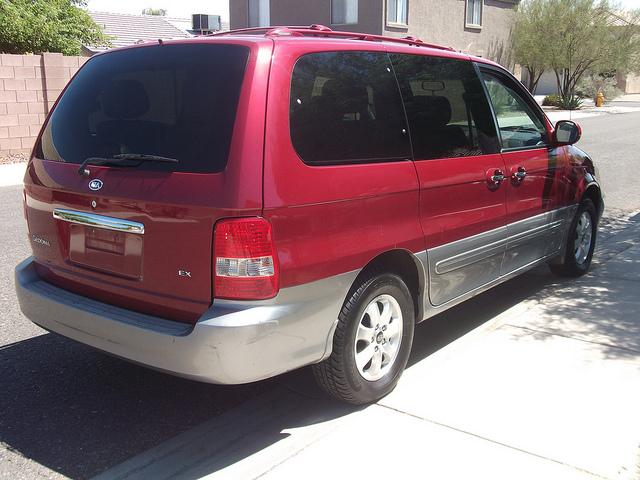 Kia Sedona 2004 photo 2