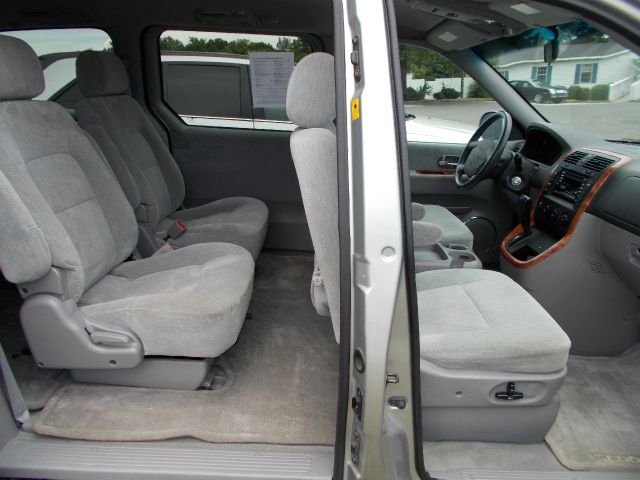 Kia Sedona 2004 photo 2