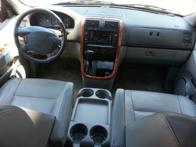 Kia Sedona 2004 photo 2