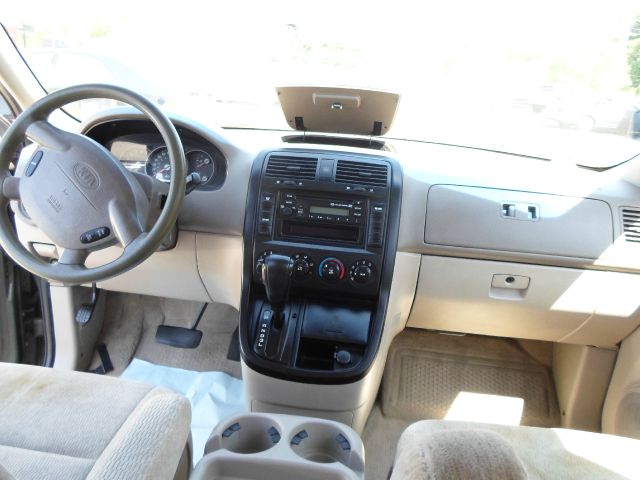 Kia Sedona 2004 photo 2