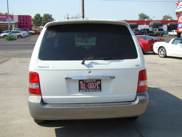 Kia Sedona 2005 photo 2