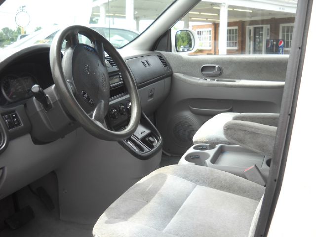 Kia Sedona 2005 photo 2