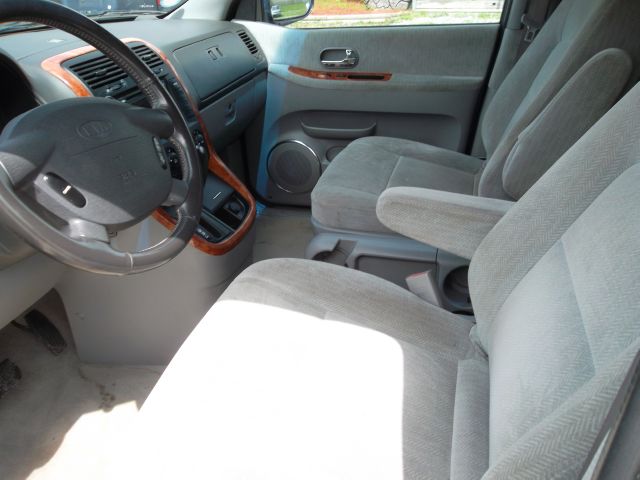 Kia Sedona 2005 photo 8