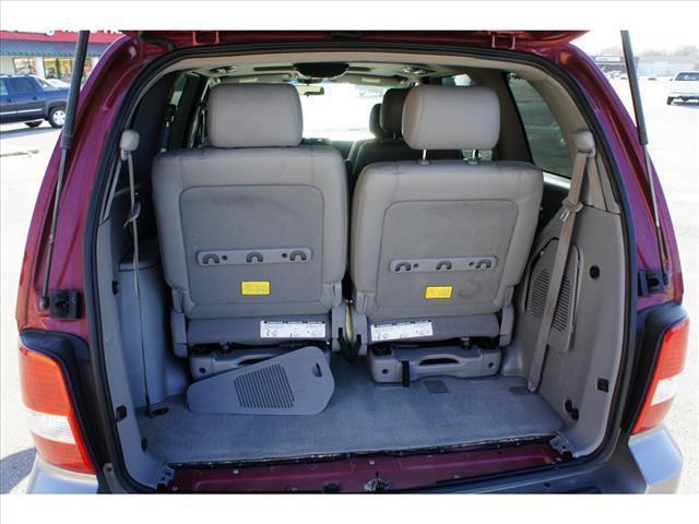 Kia Sedona 2005 photo 16