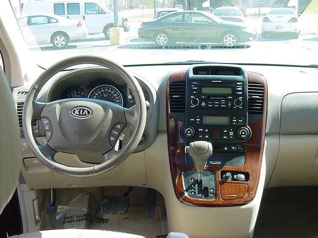 Kia Sedona Open-top MiniVan