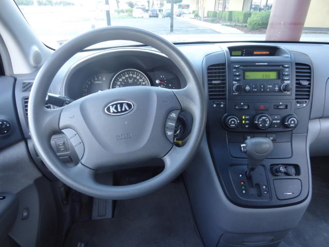 Kia Sedona 2006 photo 8