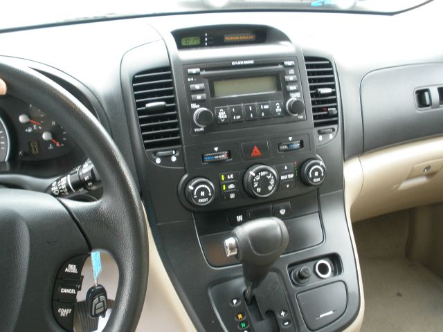 Kia Sedona 2007 photo 2