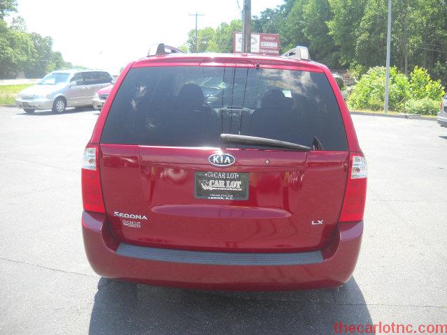 Kia Sedona 2007 photo 20