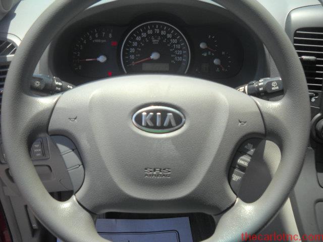 Kia Sedona 2007 photo 8