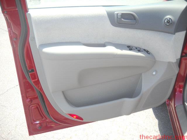 Kia Sedona 2007 photo 9