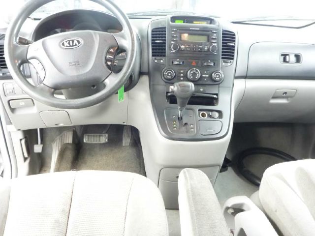 Kia Sedona 2007 photo 4