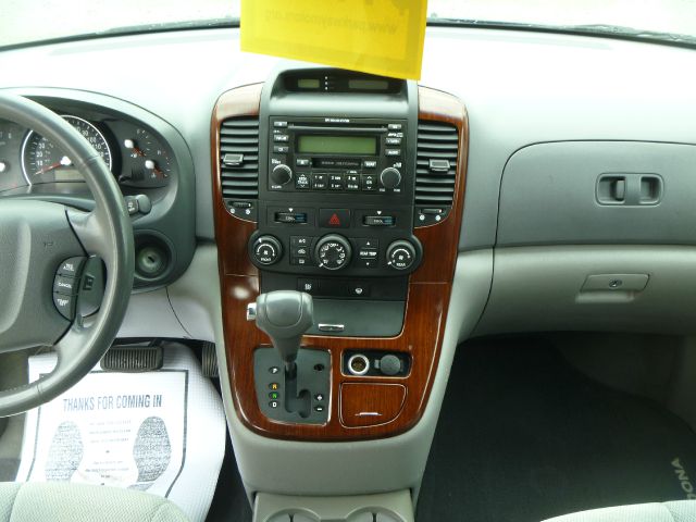 Kia Sedona 2007 photo 18