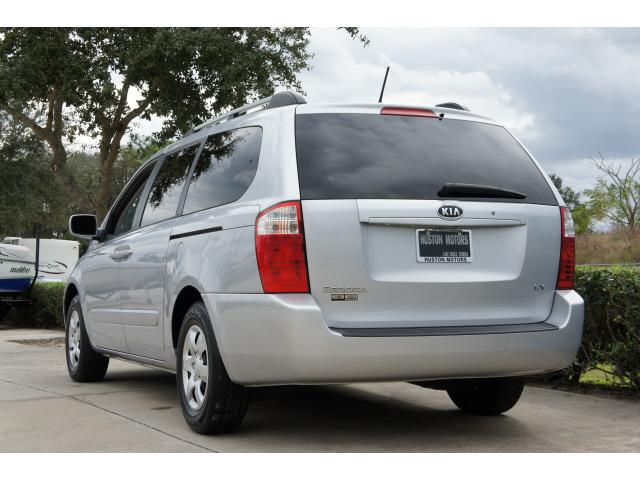 Kia Sedona 2009 photo 2