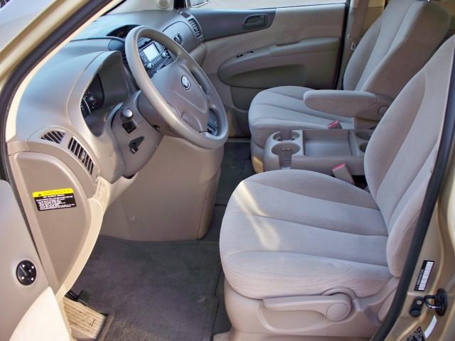 Kia Sedona 2009 photo 2