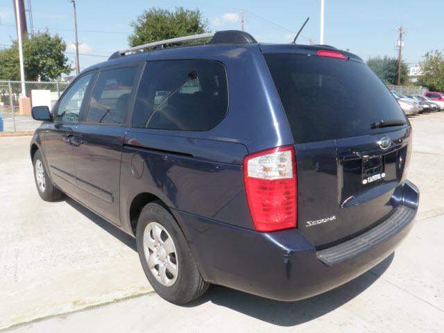 Kia Sedona 2009 photo 2