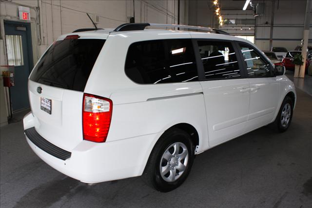 Kia Sedona 2010 photo 3