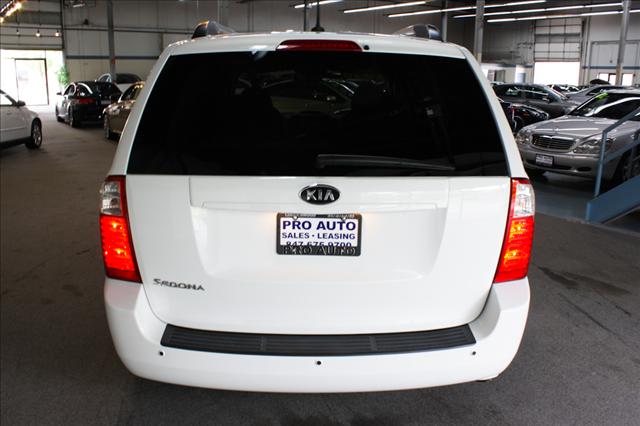 Kia Sedona 2010 photo 4