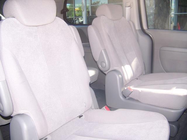 Kia Sedona 2010 photo 3