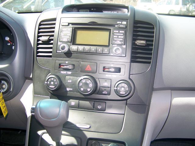 Kia Sedona 2010 photo 5