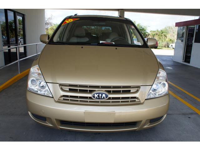 Kia Sedona 2010 photo 3