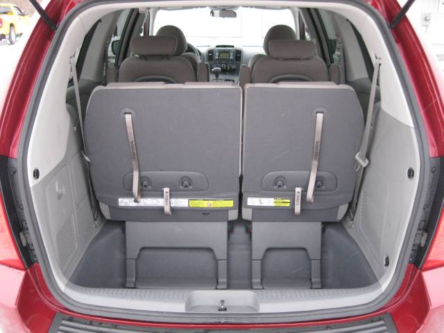 Kia Sedona 2010 photo 2