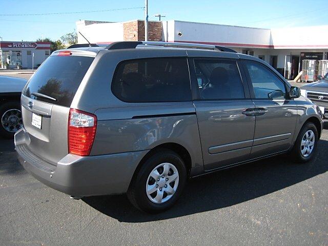 Kia Sedona 2010 photo 2