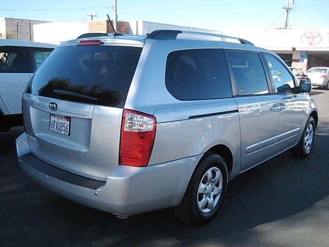 Kia Sedona 2010 photo 1