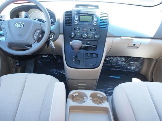 Kia Sedona 2010 photo 1