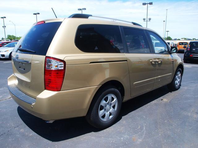 Kia Sedona 2010 photo 3