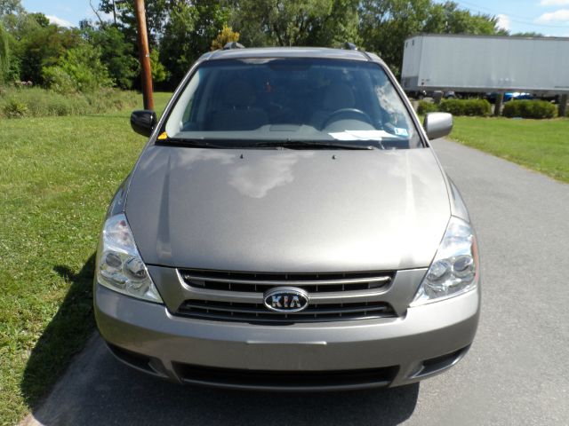 Kia Sedona 2010 photo 4