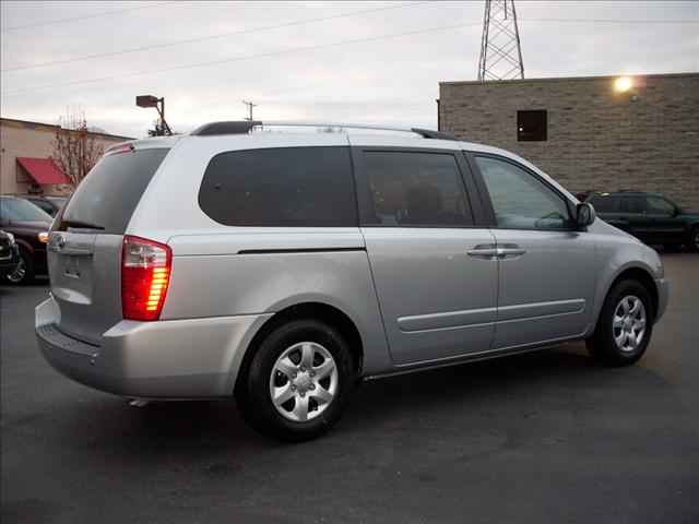 Kia Sedona 2010 photo 1