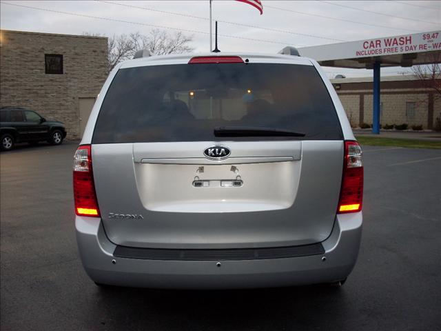 Kia Sedona 2010 photo 2