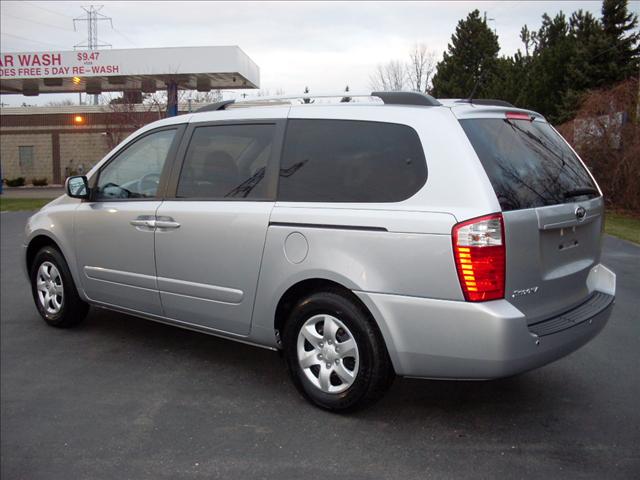 Kia Sedona 2010 photo 3