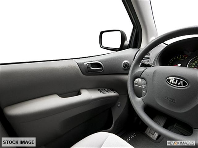 Kia Sedona 2011 photo 4