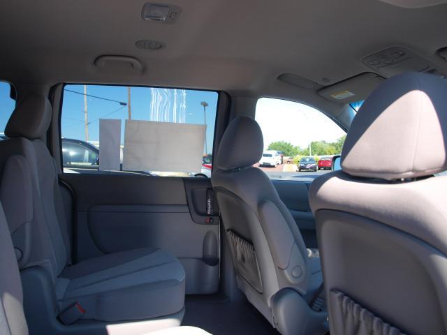 Kia Sedona 2011 photo 3