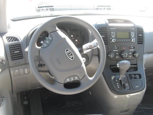 Kia Sedona 2011 photo 3