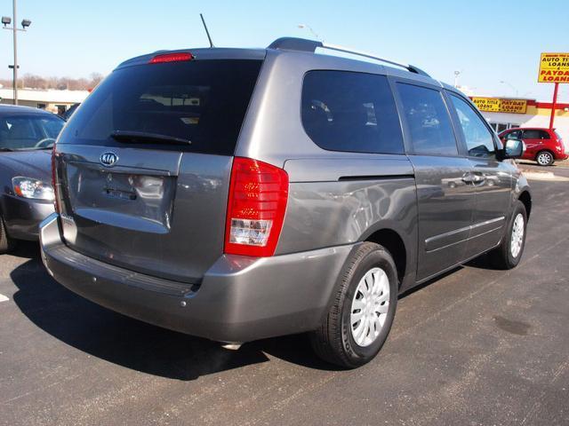 Kia Sedona 2011 photo 4