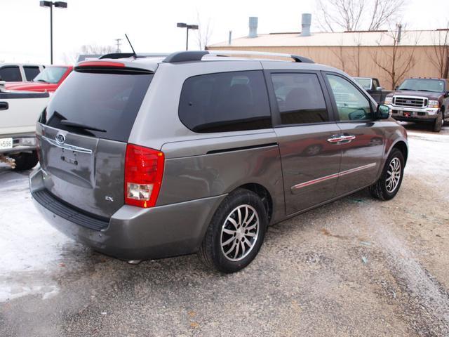 Kia Sedona 2011 photo 4