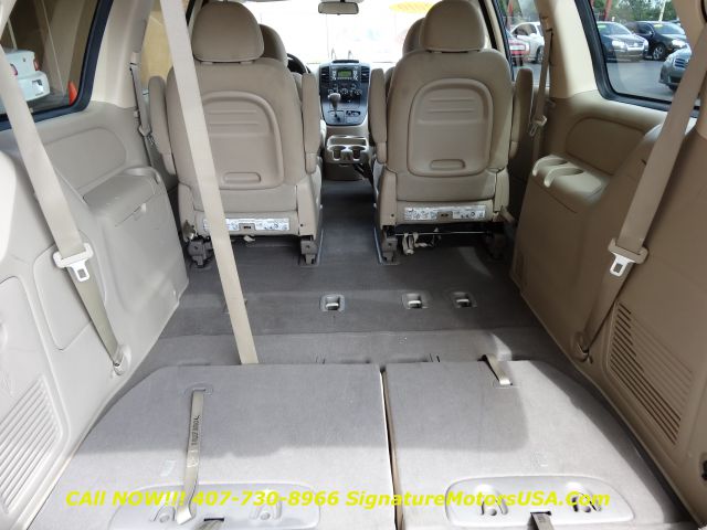 Kia Sedona 2011 photo 1