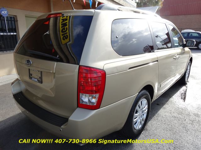 Kia Sedona 2011 photo 10