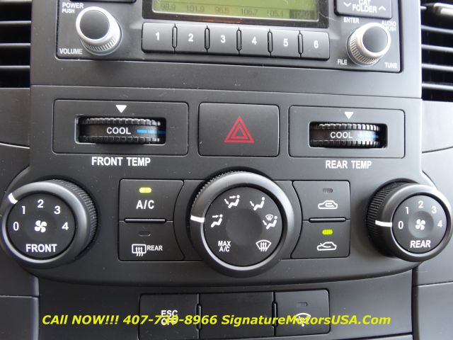 Kia Sedona 2011 photo 16