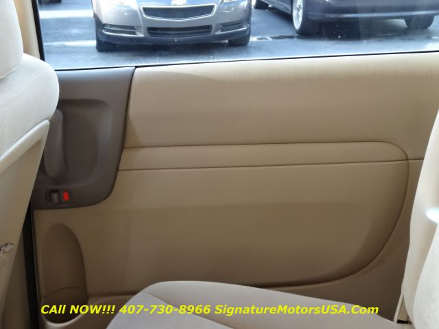 Kia Sedona 2011 photo 17