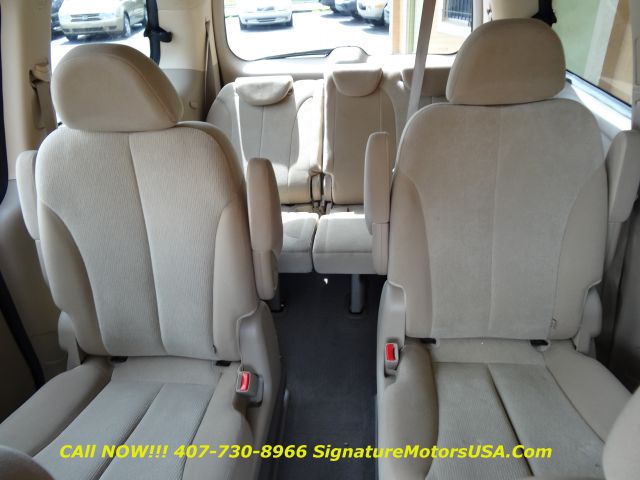 Kia Sedona 2011 photo 25