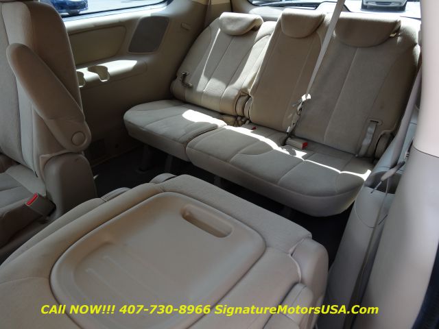 Kia Sedona 2011 photo 29