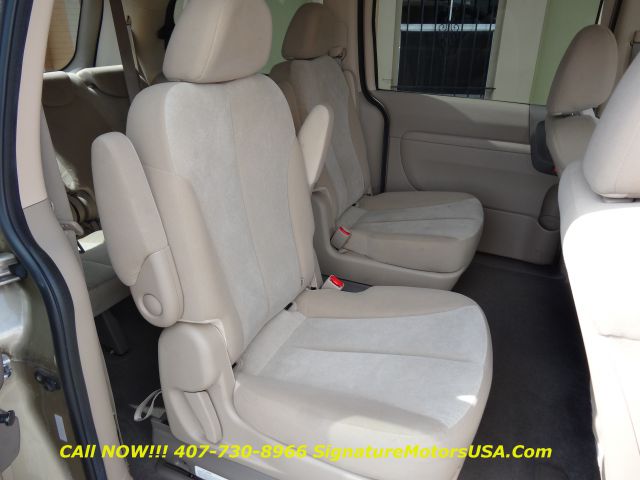 Kia Sedona 2011 photo 30