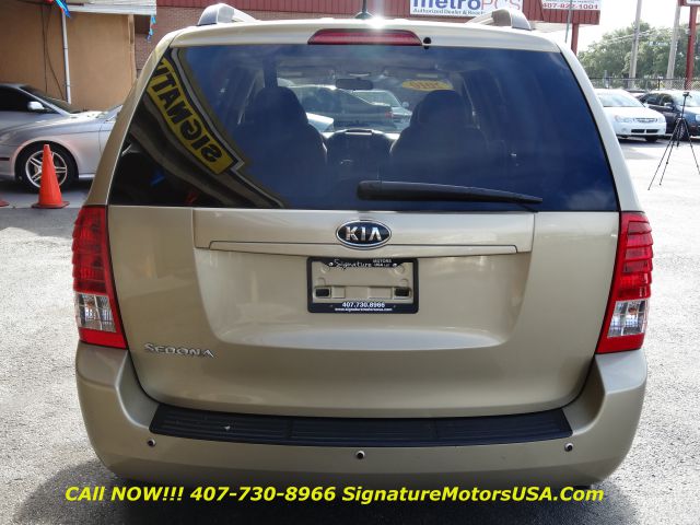 Kia Sedona 2011 photo 43