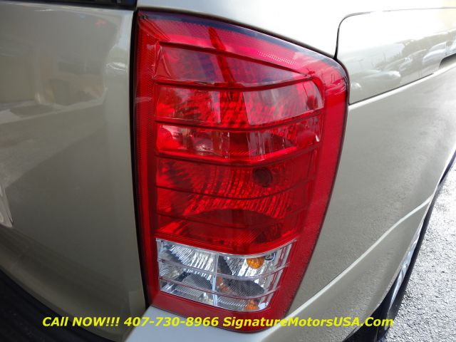 Kia Sedona 2011 photo 48