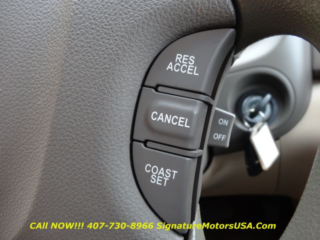 Kia Sedona 2011 photo 9